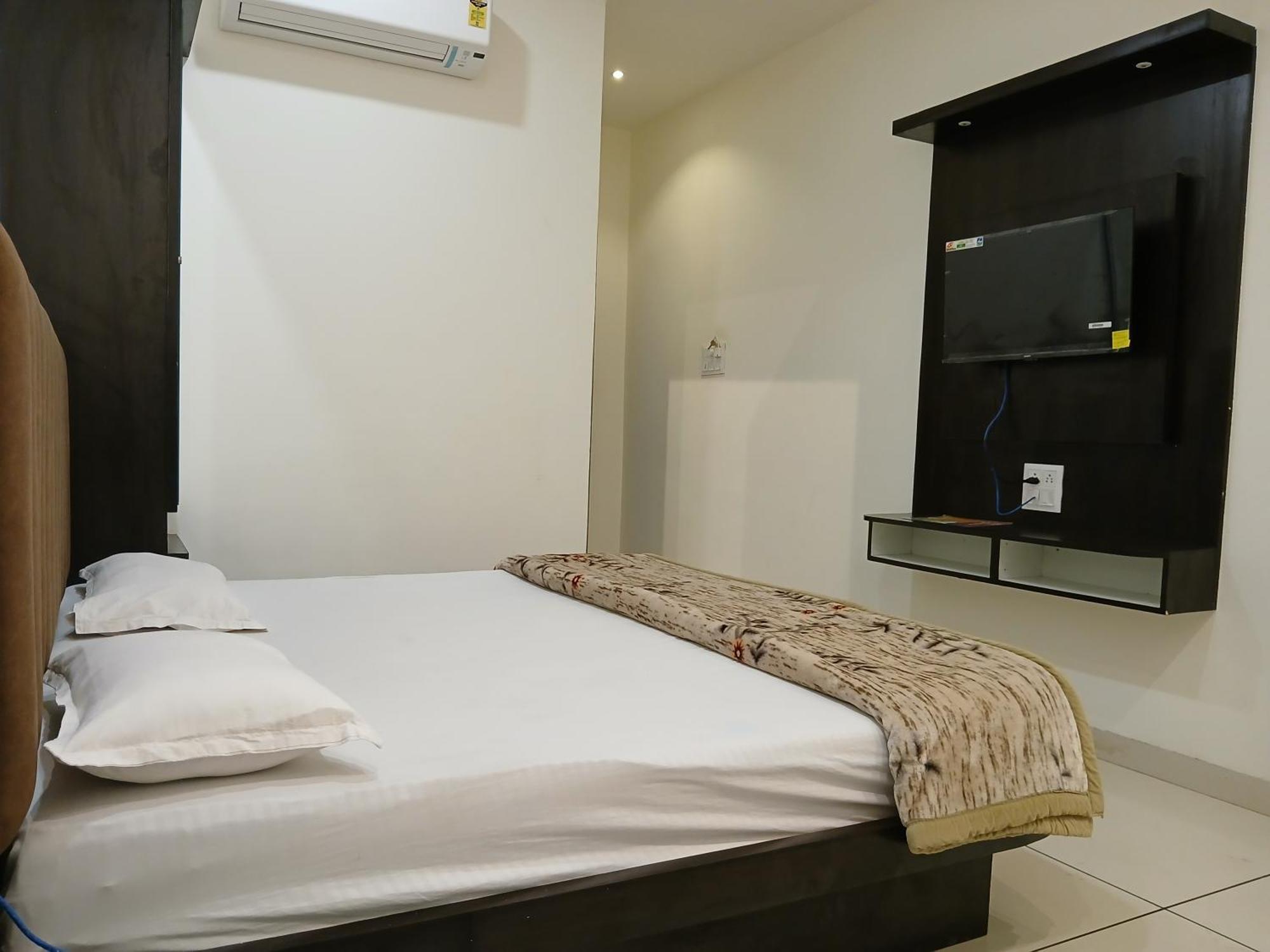 Hotel Jyoti Shree Ujjain Eksteriør bilde